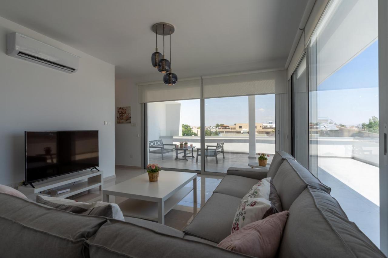 Harmonia 2-br In Livadia Appartement *