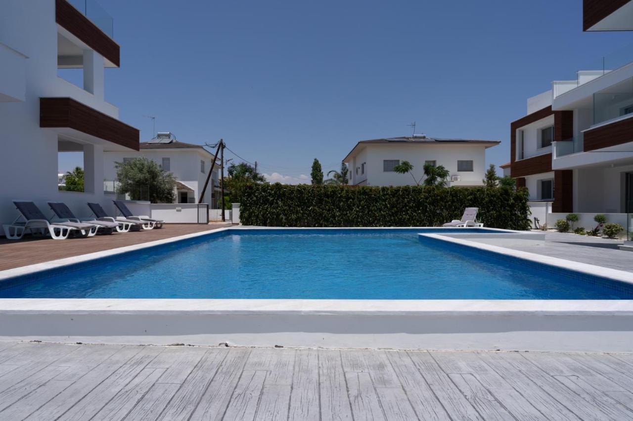 Harmonia 2-br In Livadia Appartement
